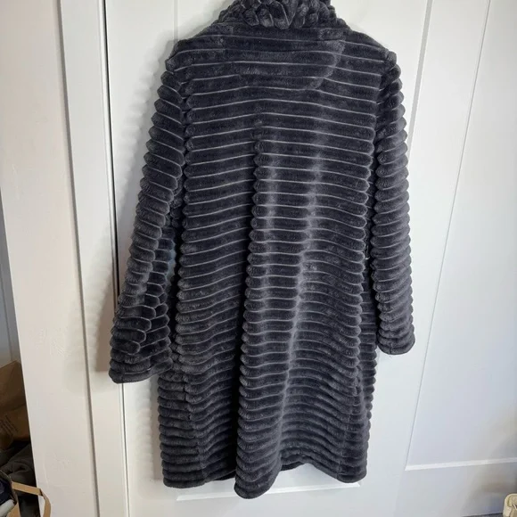 Anthropologie Mariposa Gray Fuzzy Soft Robe Lounge Cozy Size M/L - Picture 7 of 9